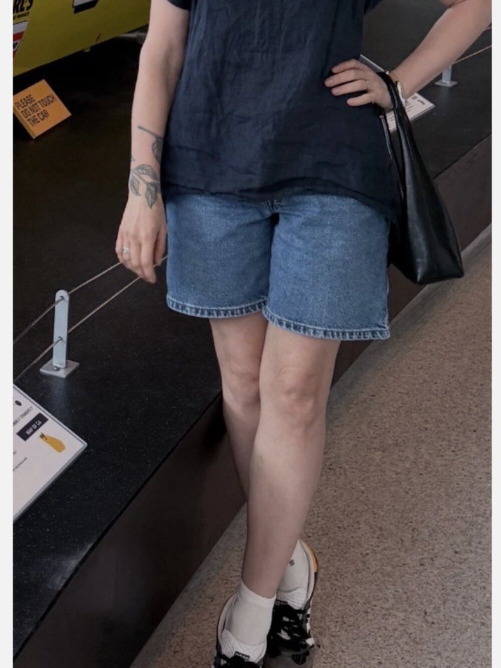 Levis Womens 80s Mom Shorts Size 27 Light Wash Denim Distressed Mid Raise